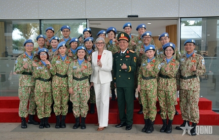 Australian Governor-General visits Military Hospital 175